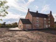 6 bedroom link detached house for sale