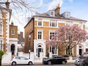 6 bedroom semi detached house for sale in Carlyle...