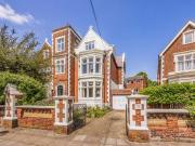 6 bedroom semi detached house for sale in Merton Road,...