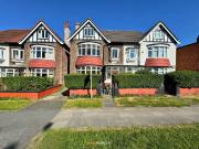 6 bedroom semi detached house for sale in Queens Drive,...