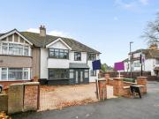 6 bedroom semi detached house for sale in Whitchurch...