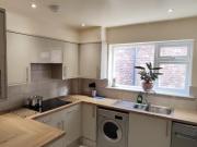 6 bedroom Semi detached house To Let