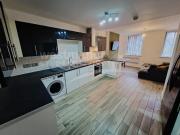 6 bedroom semi detached house to rent