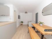 6 bedroom semi detached house to rent