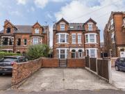 6 bedroom semi detached house to rent