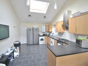6 Bedroom Semi Detached House to Rent