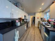 6 bedroom semi detached house to rent