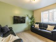 6 bedroom semi detached house to rent