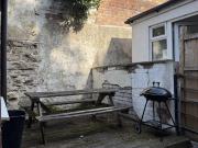 6 bedroom semi detached house to rent