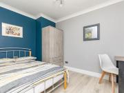 6 bedroom semi detached house to rent