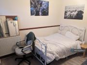 6 bedroom semi detached house to rent