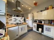 6 bedroom semi detached house to rent