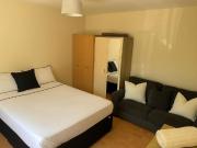 6 bedroom semi detached house to rent