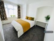 6 bedroom semi detached house to rent