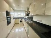 6 bedroom semi detached house to rent