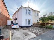 6 bedroom semi detached house to rent