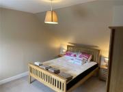 6 bedroom semi detached house to rent