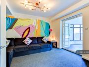 6 bedroom semi detached house to rent