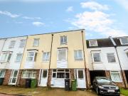 6 bedroom semi detached house to rent