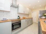 6 bedroom terraced house for rent in 81 Headingley...