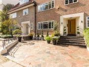 6 bedroom terraced house for sale