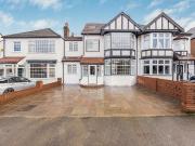 6 bedroom terraced house for sale