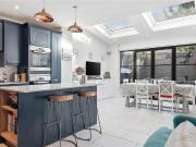 6 bedroom terraced house for sale