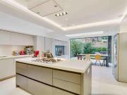 6 bedroom terraced house for sale