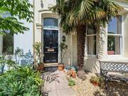 6 bedroom terraced house for sale