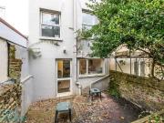 6 bedroom terraced house to rent