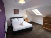 6 bedroom terraced house to rent