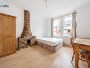 6 bedroom terraced house to rent