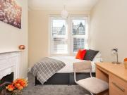 6 bedroom terraced house to rent