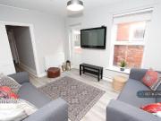 6 bedroom terraced house to rent