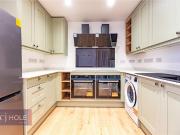 6 bedroom terraced house to rent