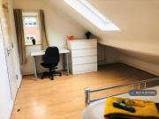 6 bedroom terraced house to rent