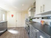 6 bedroom terraced house to rent