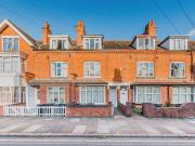 6 bedroom terraced house to rent