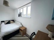 6 bedroom terraced house to rent