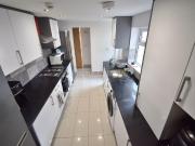 6 bedroom terraced house to rent