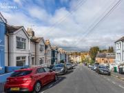 6 bedroom terraced house to rent