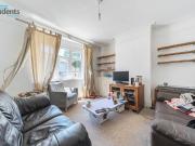 6 bedroom terraced house to rent