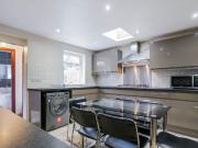6 bedroom terraced house to rent