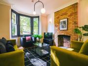 6 bedroom terraced house to rent