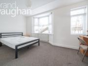 6 bedroom terraced house to rent