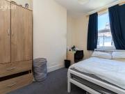 6 bedroom terraced house to rent