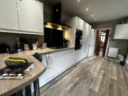 6 bedroom terraced house to rent