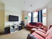6 bedroom terraced house to rent
