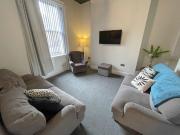 6 bedroom terraced house to rent