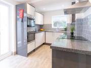 6 bedroom terraced house to rent